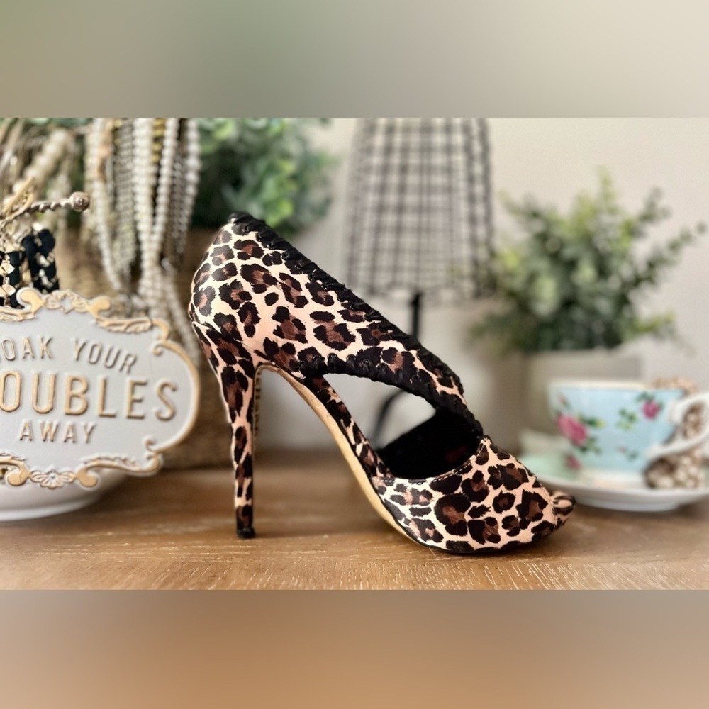🖤 GORGEOUS! Mob wife leopard print, open toe heels-beautiful detail-see …